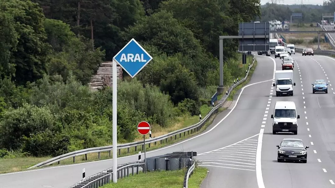 Aral-Tankstelle an einer Autobahn (Archiv) - Bild: via dts Nachrichtenagentur