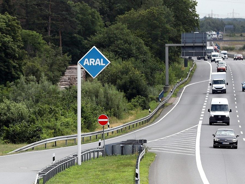Aral-Tankstelle an einer Autobahn (Archiv) - Foto: via dts Nachrichtenagentur