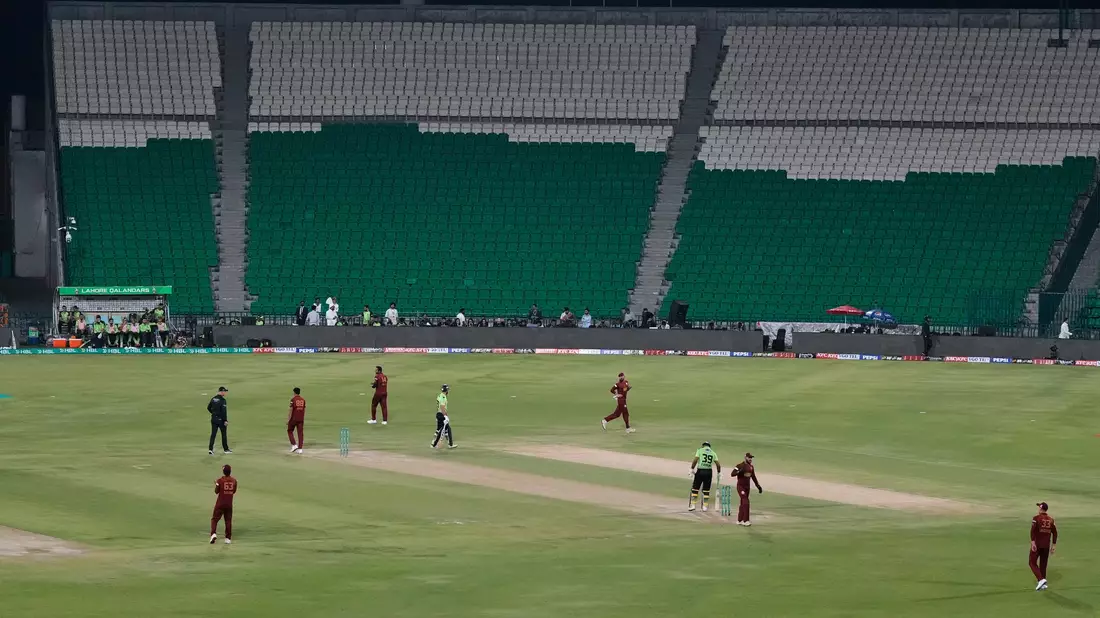 Das Eröffnungsspiel in Lahore findet ohne Publikum statt. - Bild: K.M. Chaudary/AP/dpa