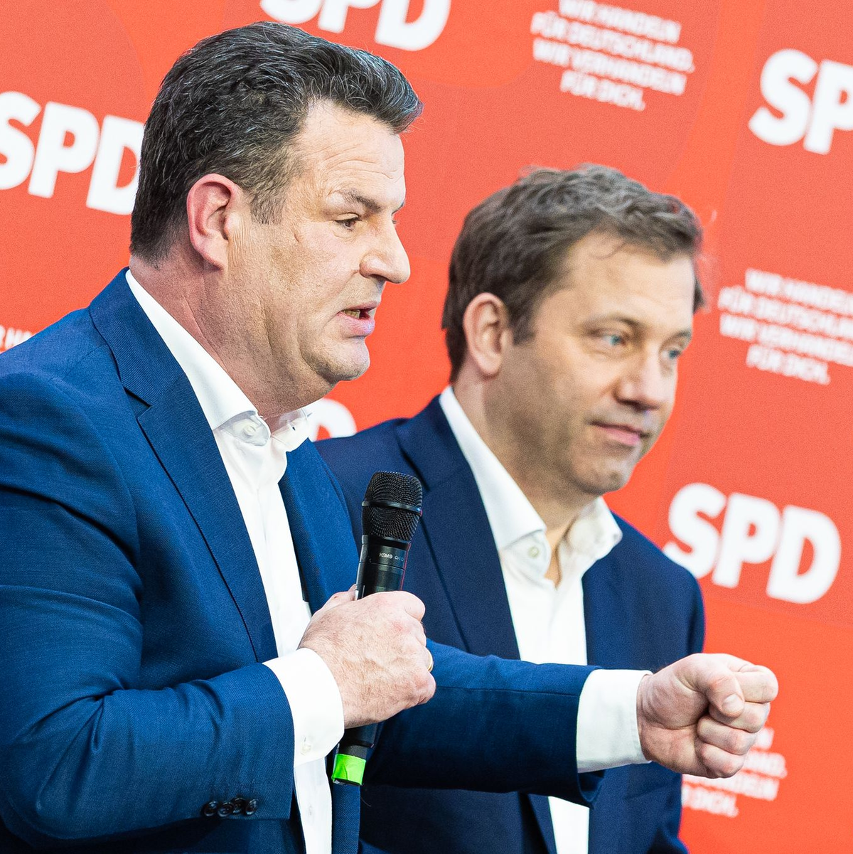 Ex-Minister Heil (l.) tritt Spekulationen entgegen, er komme als Nachfolger von SPD-Chef Lars Klingbeil (r.) in Betracht. - Foto: Moritz Frankenberg/dpa