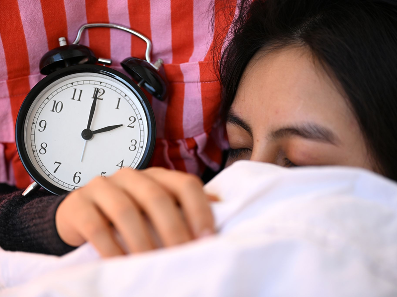 Am Sonntag (29.3.) werden die Uhren vorgestellt, die Sommerzeit beginnt. (Symbolbild) - Foto: Elisa Schu/dpa