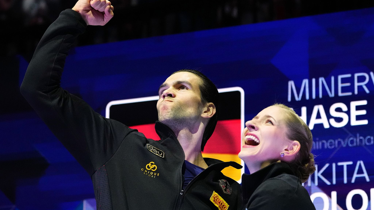 Auch nach ihrem Gold-Coup in Prag haben Minerva Hase (r) und Nikita Volodin ihre Zukunft offen gelassen. - Foto: Petr David Josek/AP/dpa