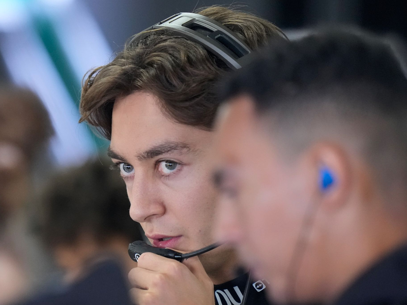 WM-Spitzenreiter George Russell musste sich im Japan-Training geschlagen geben.  - Foto: Eugene Hoshiko/AP/dpa