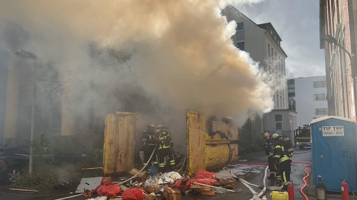 FW-DO: Müllcontainer brennt auf Klinikgelände - Foto: presseportal.de