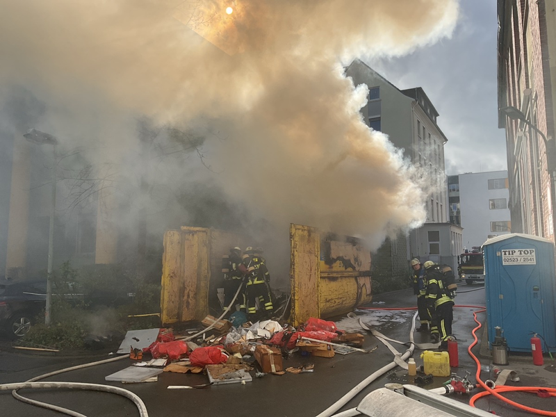 FW-DO: Müllcontainer brennt auf Klinikgelände - Foto: presseportal.de
