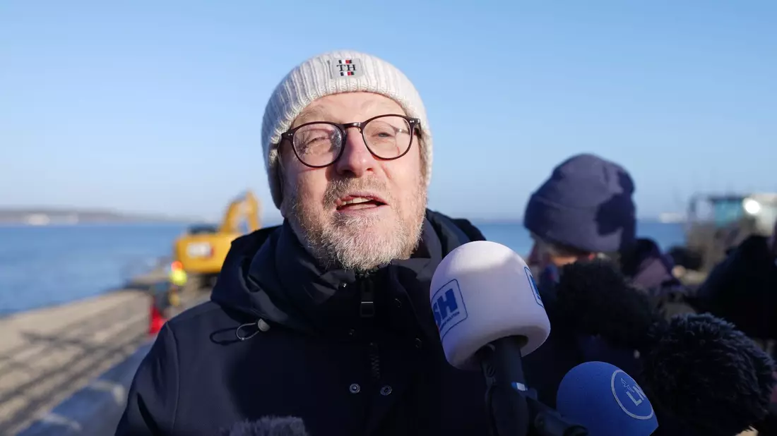 Sven Partheil-Böhnke,Bürgermeister von Timmendorfer Strand, zeigte sich erleichtert. - Bild: Marcus Brandt/dpa