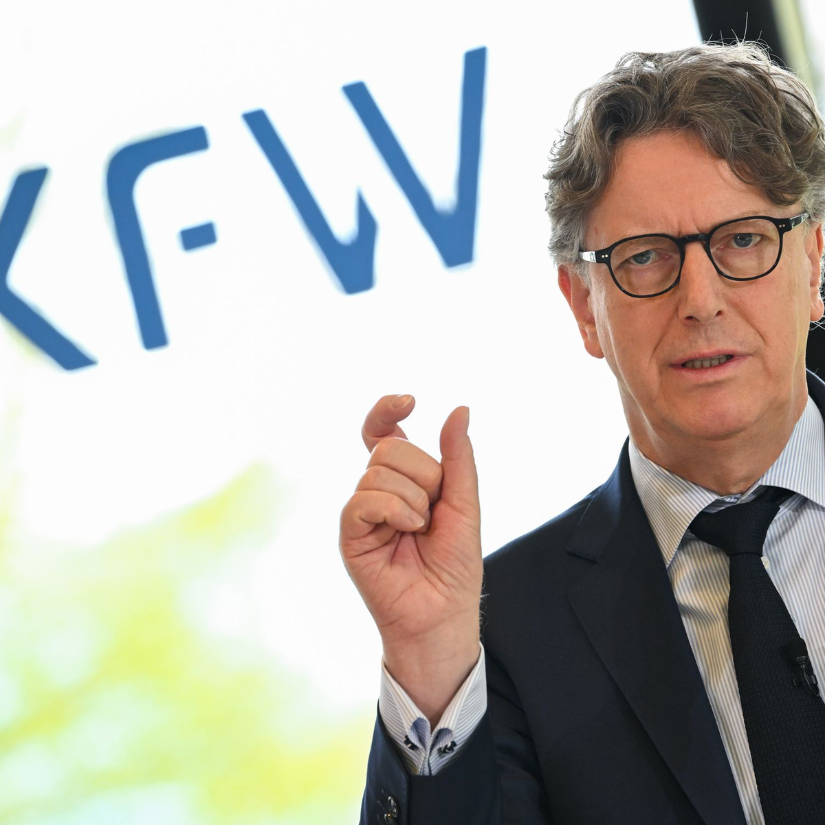 KfW-Vorstandschef Stefan Wintels kann starke Förderzahlen für 2025 vorweisen. (Archivbild) - Foto: Arne Dedert/dpa