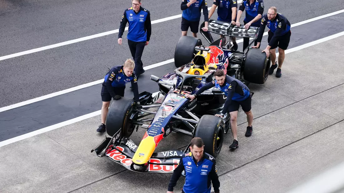 Der Dienstwagen von Max Verstappen ist in dieser Saison bisher deutlich zu langsam. - Bild: Yichin Hou/ZUMA Press Wire/dpa