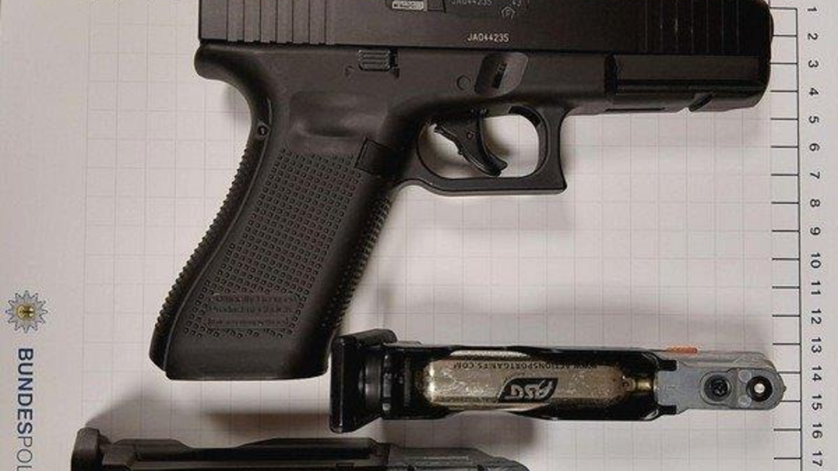 BPOL NRW: Bundespolizei Aachen stellt geladene Waffe auf der BAB4 sicher - Foto: presseportal.de