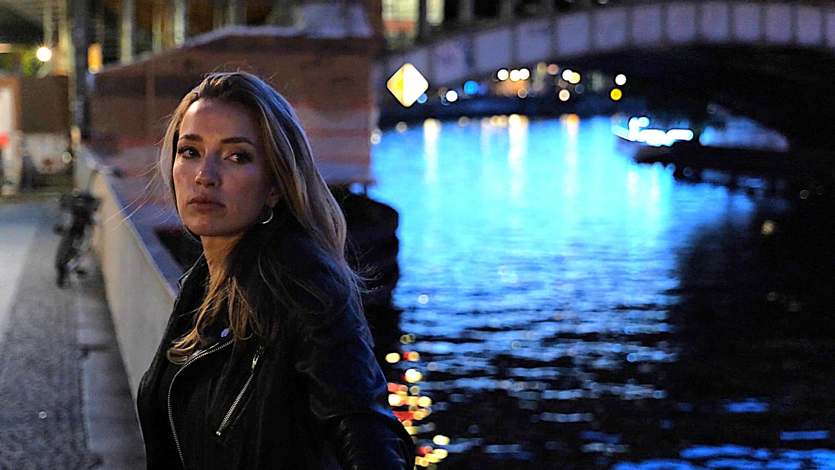 Valle Venia präsentiert: LPS feat. Natalia Sarsgard: J'ai dû m'arrêter - Foto: presseportal.de