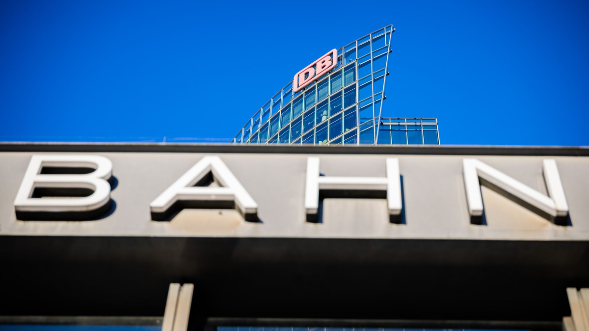 Die Deutsche Bahn steht wirtschaftlich weiterhin schlecht da. (Archivbild) - Foto: Christoph Soeder/dpa