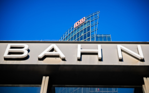 Die Deutsche Bahn steht wirtschaftlich weiterhin schlecht da. (Archivbild) - Foto: Christoph Soeder/dpa