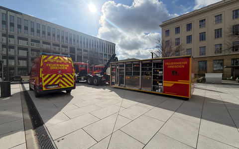 FW Dresden: ABC-Einsatz an der Hochschule für Technik und Wirtschaft - Foto: presseportal.de