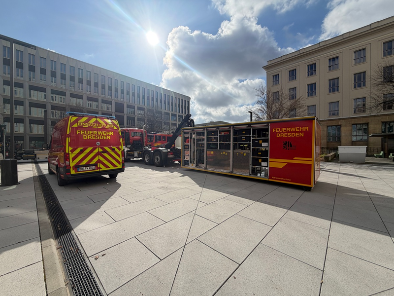 FW Dresden: ABC-Einsatz an der Hochschule für Technik und Wirtschaft - Foto: presseportal.de