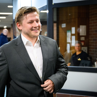 Ein spitzer Kommentar des Satirikers El Hotzo zum Attentat auf Donald Trump im US-Wahlkampf hat erneut die Berliner Justiz beschäftigt. (Archivbild) - Foto: Bernd von Jutrczenka/dpa