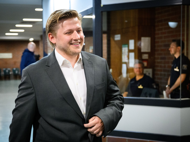 Ein spitzer Kommentar des Satirikers El Hotzo zum Attentat auf Donald Trump im US-Wahlkampf hat erneut die Berliner Justiz beschäftigt. (Archivbild) - Foto: Bernd von Jutrczenka/dpa