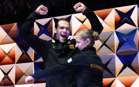 Für Nikita Volodin und Minerva Hase ging mit WM-Gold ein Traum in Erfüllung. - Foto: Petr David Josek/AP/dpa