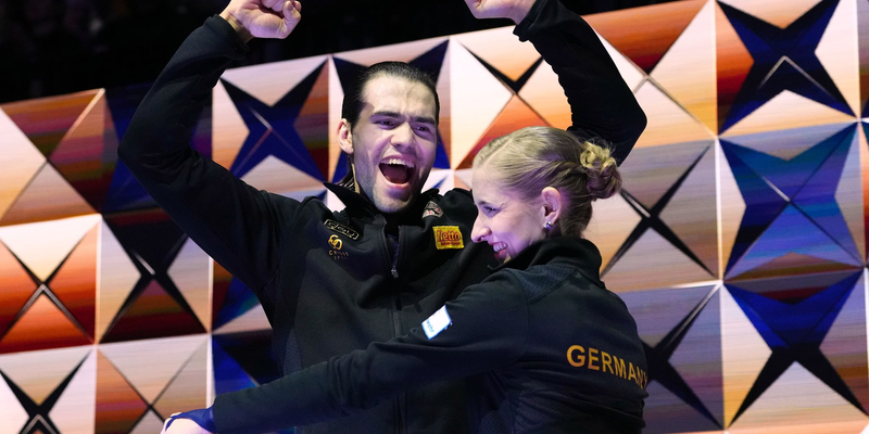 Für Nikita Volodin und Minerva Hase ging mit WM-Gold ein Traum in Erfüllung. - Foto: Petr David Josek/AP/dpa
