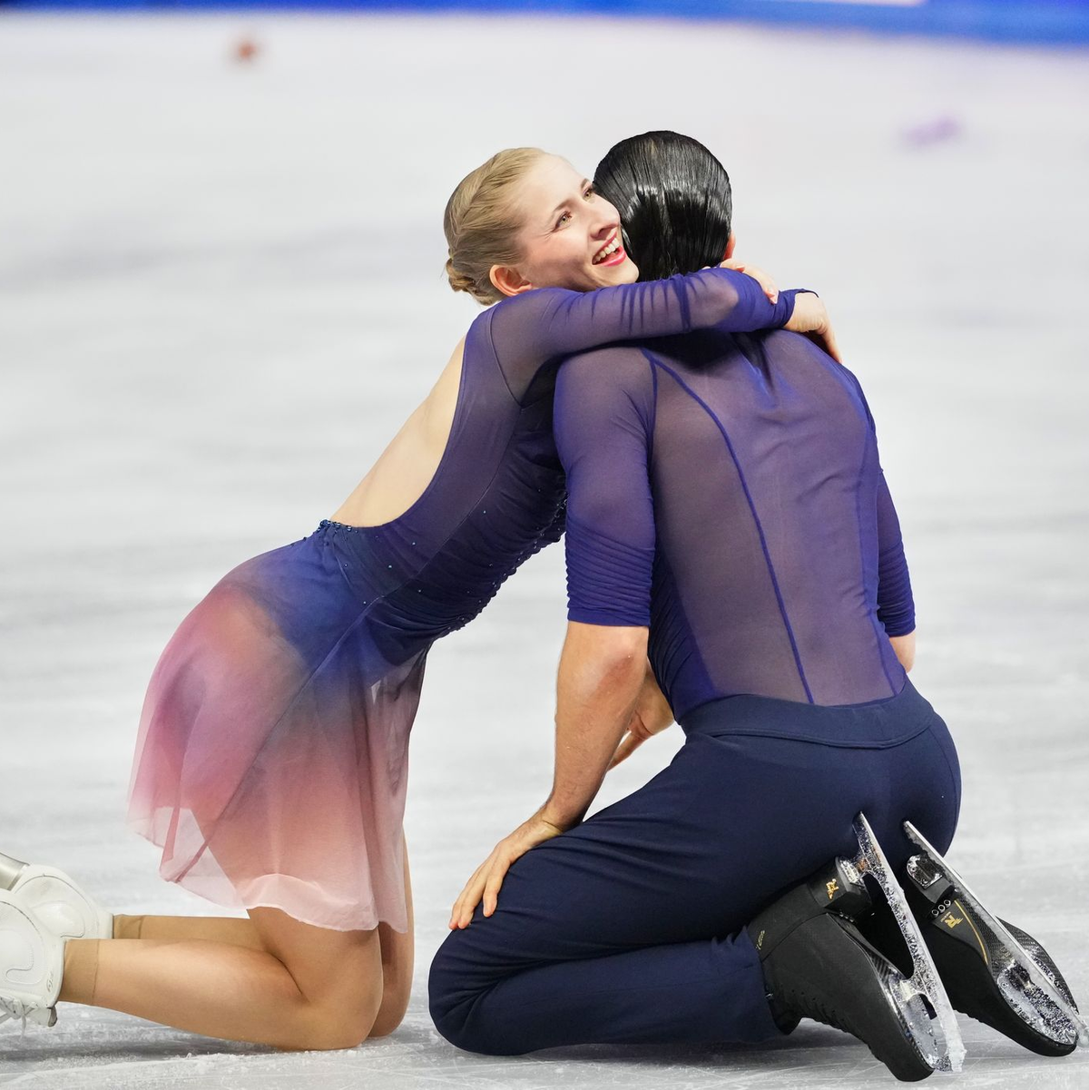Minerva Hase (l) und Nikita Volodin krönten ihre Saison mit WM-Gold. - Foto: Petr David Josek/AP/dpa