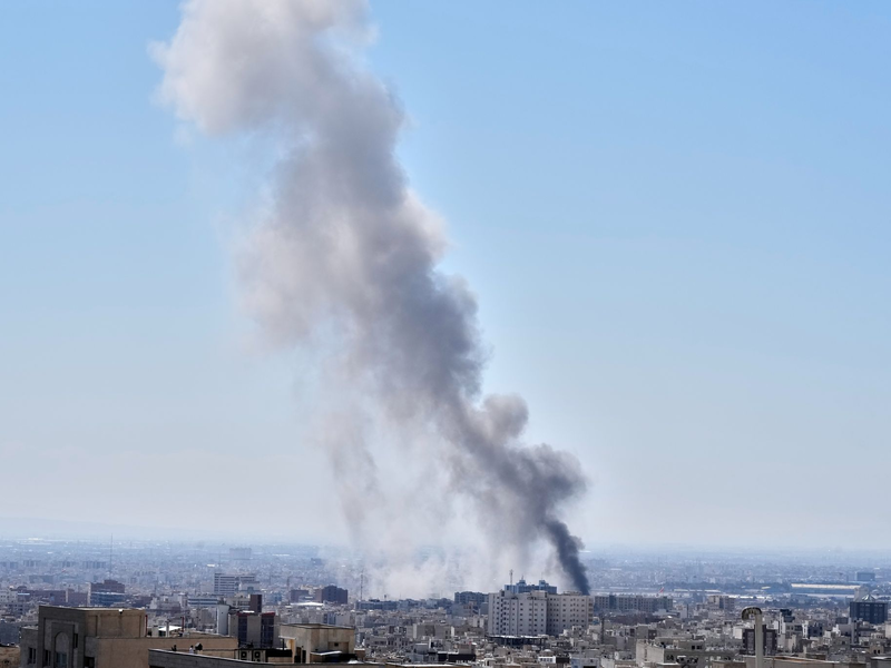 Der Iran-Krieg dauert inzwischen seit fast einem Monat an. (Archivbild) - Foto: Vahid Salemi/AP/dpa
