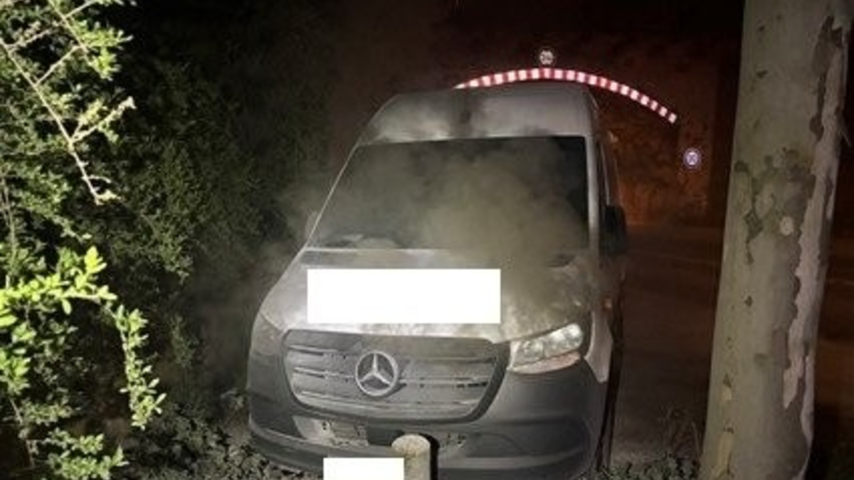 POL-PDWO: Zwei Fahrzeugbrände in einer Nacht: Verdacht der Brandstiftung - Zeugen gesucht - Ergänzung Bild - Foto: presseportal.de