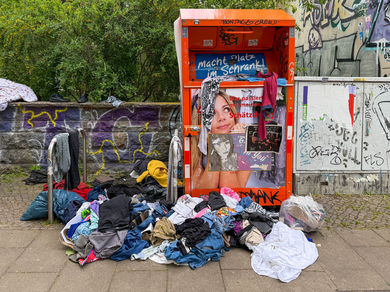 Die Qualität der Abgaben in Kleidercontainern sinkt. (Archivbild) - Foto: Jan Woitas/dpa