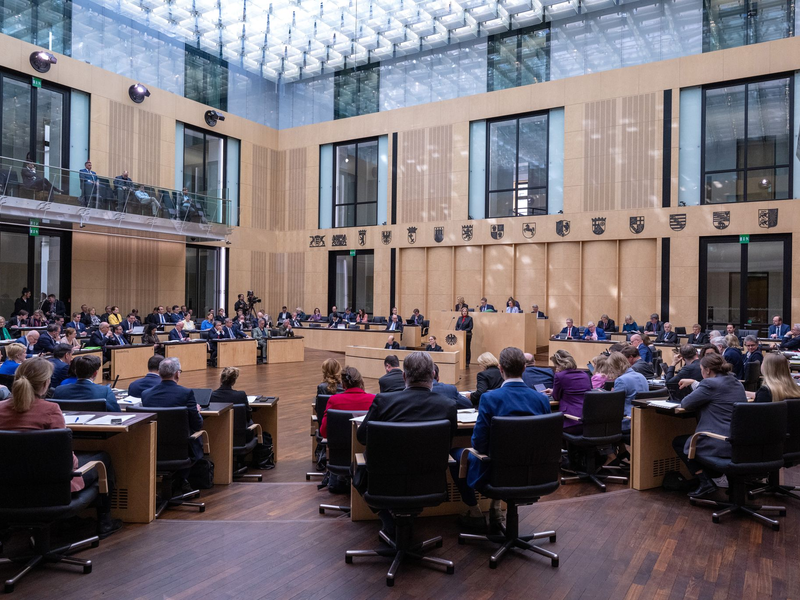 Im Bundesrat wurde jetzt die Umsetzung der EU-Asylreform in deutsches Recht gebilligt. - Foto: Soeren Stache/dpa