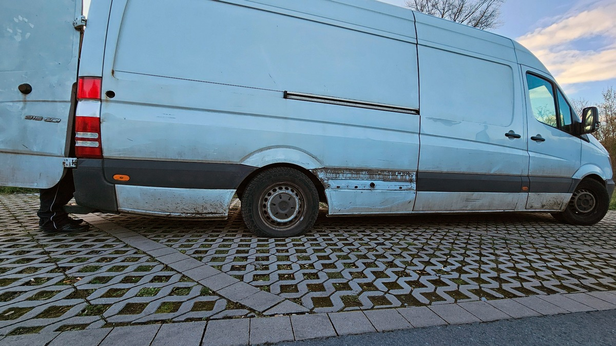 POL-GE: Polizei stoppt überladenen Kleintransporter - Foto: presseportal.de