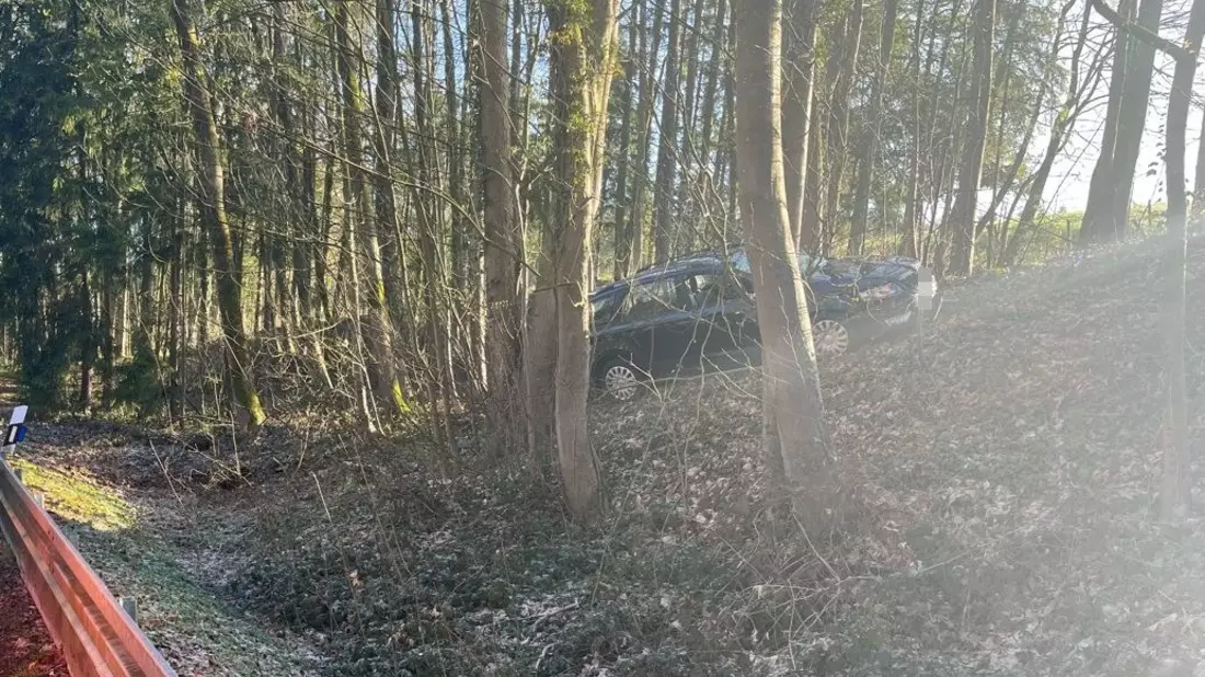 POL-COE: Billerbeck, Gantweg/ Auto kollidiert mit Baum - Bild: presseportal.de