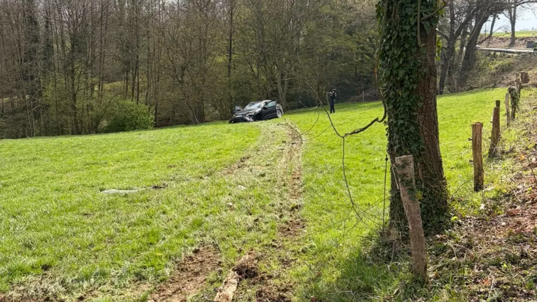 FW Hennef: Verkehrsunfall in Hennef-Westerhausen - Zwei Leichtverletzte - Bild: presseportal.de