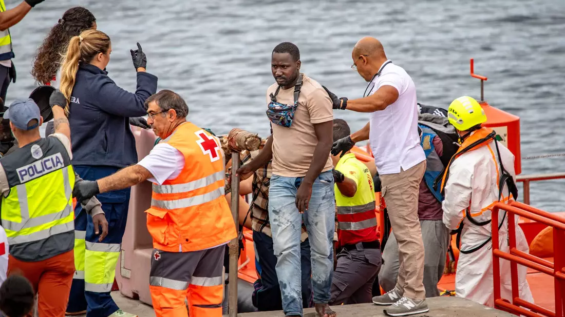 Viele Asylbewerber kommen über das Mittelmeer und betreten in Griechenland, Spanien oder Italien erstmals europäischen Boden. (Archivbild) - Bild: Antonio Sempere/EUROPA PRESS/dpa