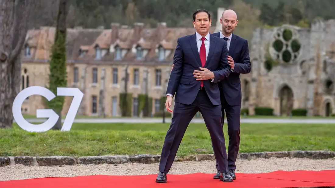 Im Gegensatz zu seinen Kollegen kam Rubio erst am zweiten Tag zum G7-Treffen. - Bild: Michael Kappeler/dpa