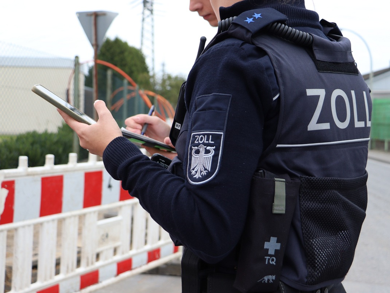 HZA-MS: Zoll prüft Glasfaserbaustellen in Münster mit erschreckendem Ergebnis / Schwarzarbeit und illegale Beschäftigung in großem Ausmaß - Foto: presseportal.de