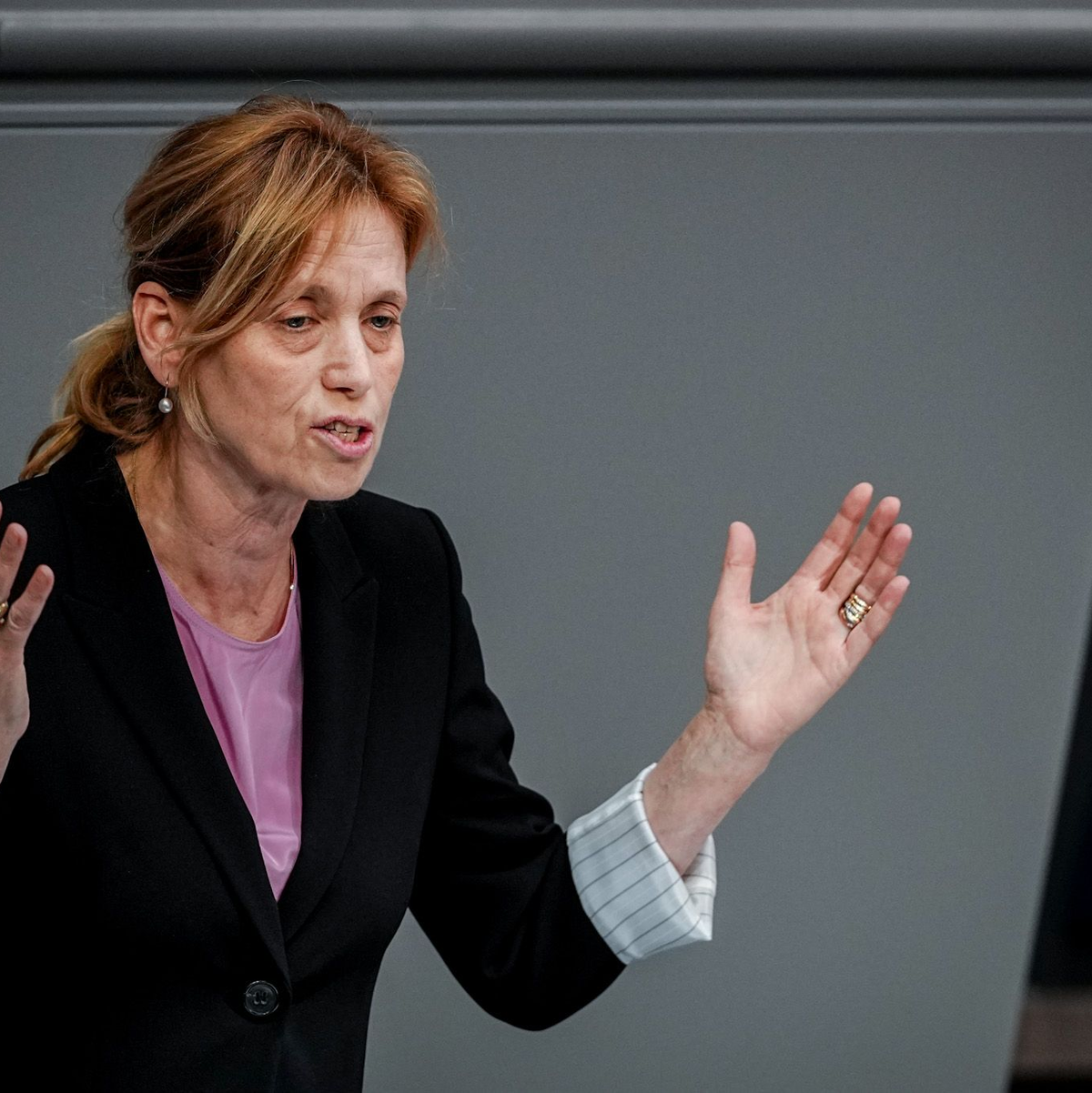 Familienministerin Karin Prien will das Programm «Demokratie leben!» neu ausrichten. (Archivbild) - Foto: Kay Nietfeld/dpa