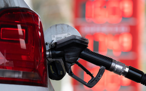 Die neuen Regeln für Preiserhöhungen an den Tankstellen kommen noch vor Ostern. (Archivbild) - Foto: Sebastian Kahnert/dpa