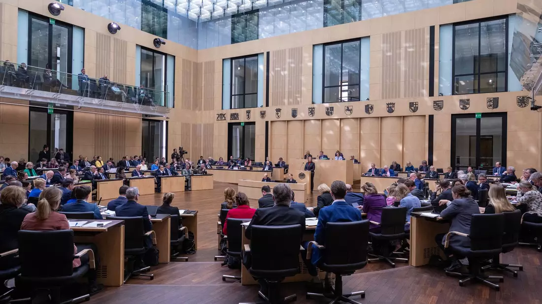 Der Bundesrat hat dem Spritpreispaket der Bundesregierung zugestimmt. - Bild: Soeren Stache/dpa