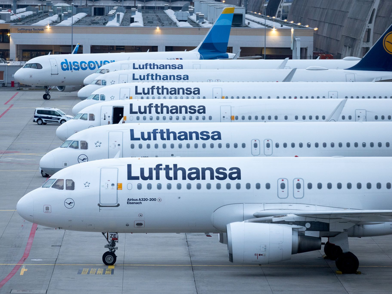 Nach den Piloten haben sich nun auch die Flugbegleiter der Lufthansa bereit für Arbeitskämpfe gemacht. - Foto: Lando Hass/dpa