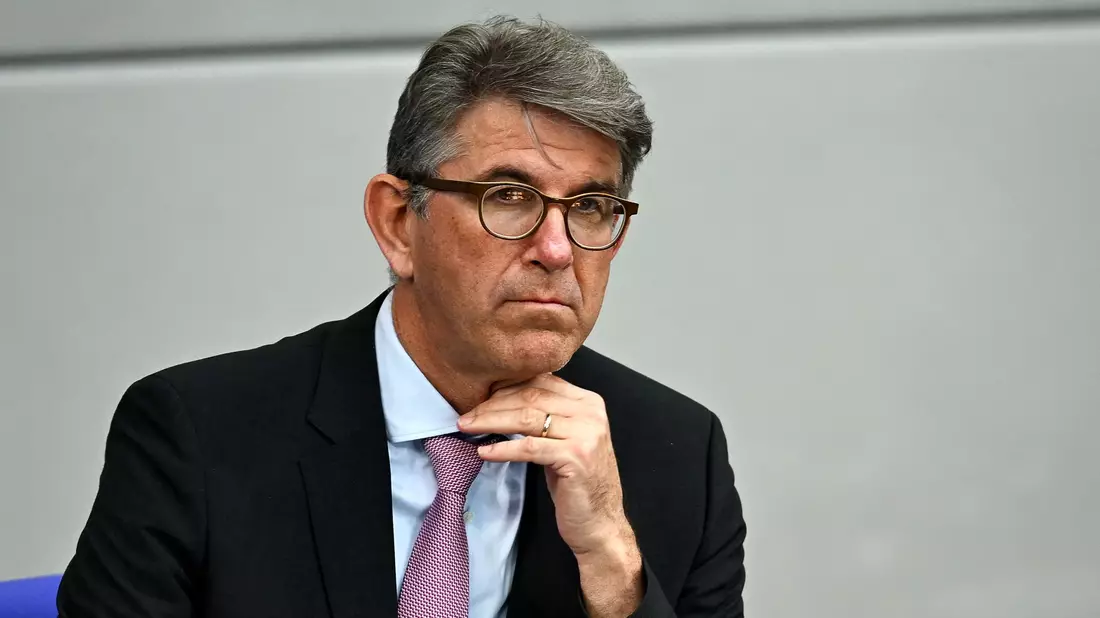 Kulturstaatsminister Weimer lässt den Vorwurf «einseitiger Eingriffe» zurückweisen. (Archivbild) - Bild: Lilli Förter/dpa