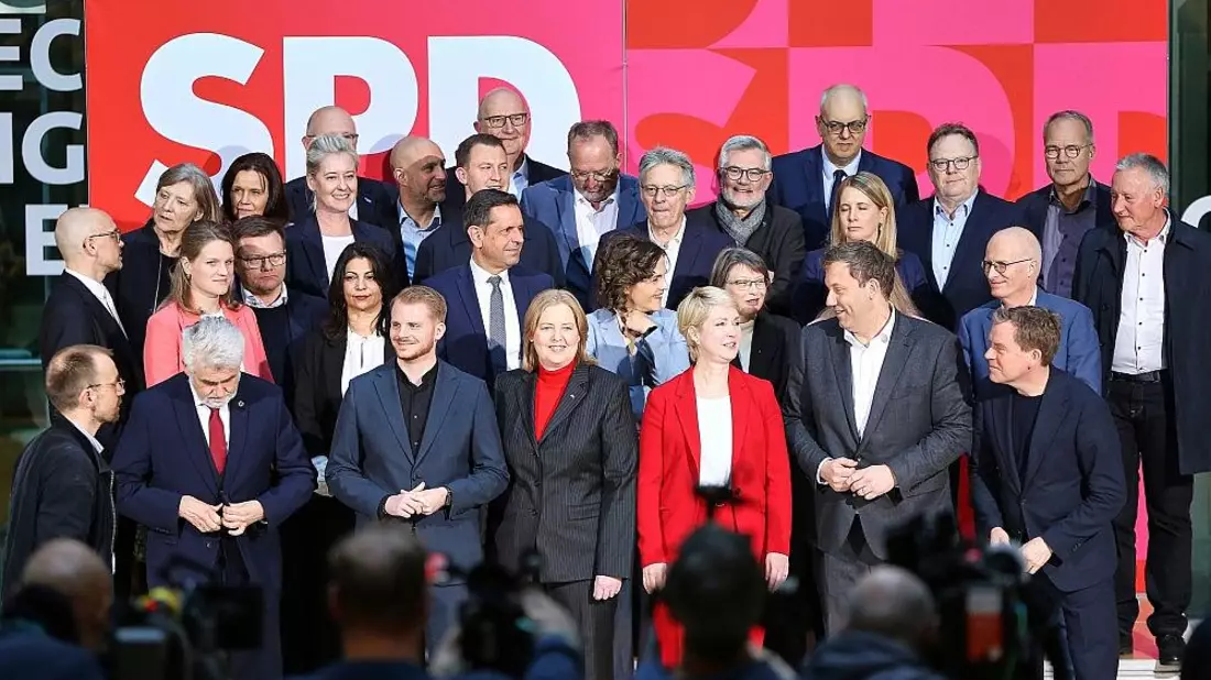 Gruppenbild nach SPD-Krisensitzung am 27.03.2026 - Bild: via dts Nachrichtenagentur