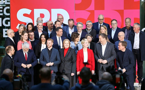 Gruppenbild nach SPD-Krisensitzung am 27.03.2026 - Foto: via dts Nachrichtenagentur