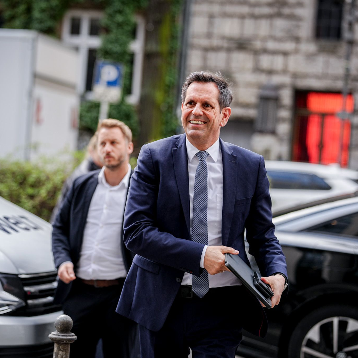 Niedersachsens Ministerpräsident Olaf Lies (SPD) hält aktuell nichts von Personaldebatten. - Foto: Kay Nietfeld/dpa