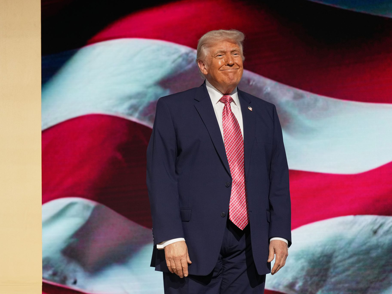 Trump nennt die Straße von Hormus «Straße von Trump».  - Foto: Mark Schiefelbein/AP/dpa