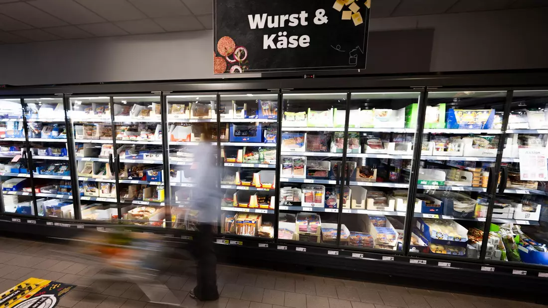 60 Tage lang müssen die Hinweise auf die Packung. (Archivbild) - Bild: Philip Dulian/dpa