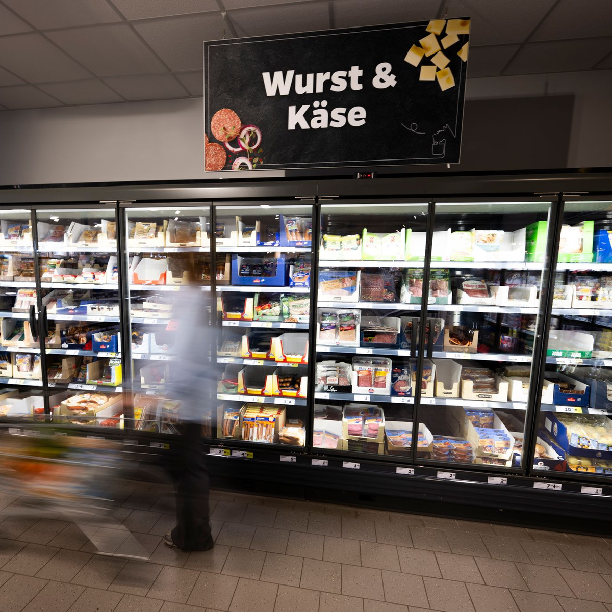 60 Tage lang müssen die Hinweise auf die Packung. (Archivbild) - Foto: Philip Dulian/dpa