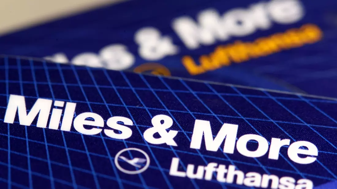 Für Miles & More braucht es eine neue Kreditkarte. (Archivbild) - Bild: Jens Büttner/dpa-Zentralbild/dpa