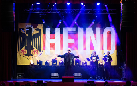 «Made in Germany»- das Motto der Tournee von Schlager- und Volksmusikstar Heino. (Archivbild) - Foto: Sebastian Kahnert/dpa