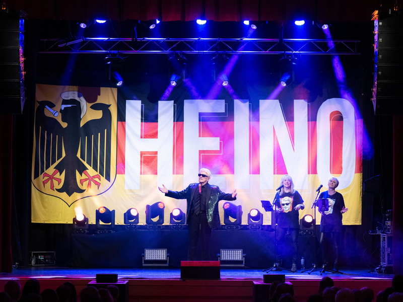 «Made in Germany»- das Motto der Tournee von Schlager- und Volksmusikstar Heino. (Archivbild) - Foto: Sebastian Kahnert/dpa