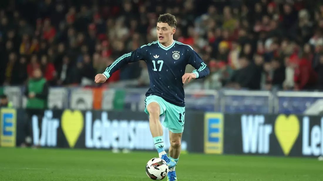 Ein Zauberer am Ball: Florian Wirtz.  - Bild: Christian Charisius/dpa