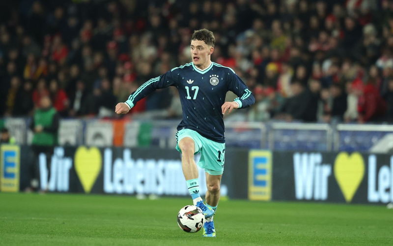 Ein Zauberer am Ball: Florian Wirtz.  - Foto: Christian Charisius/dpa