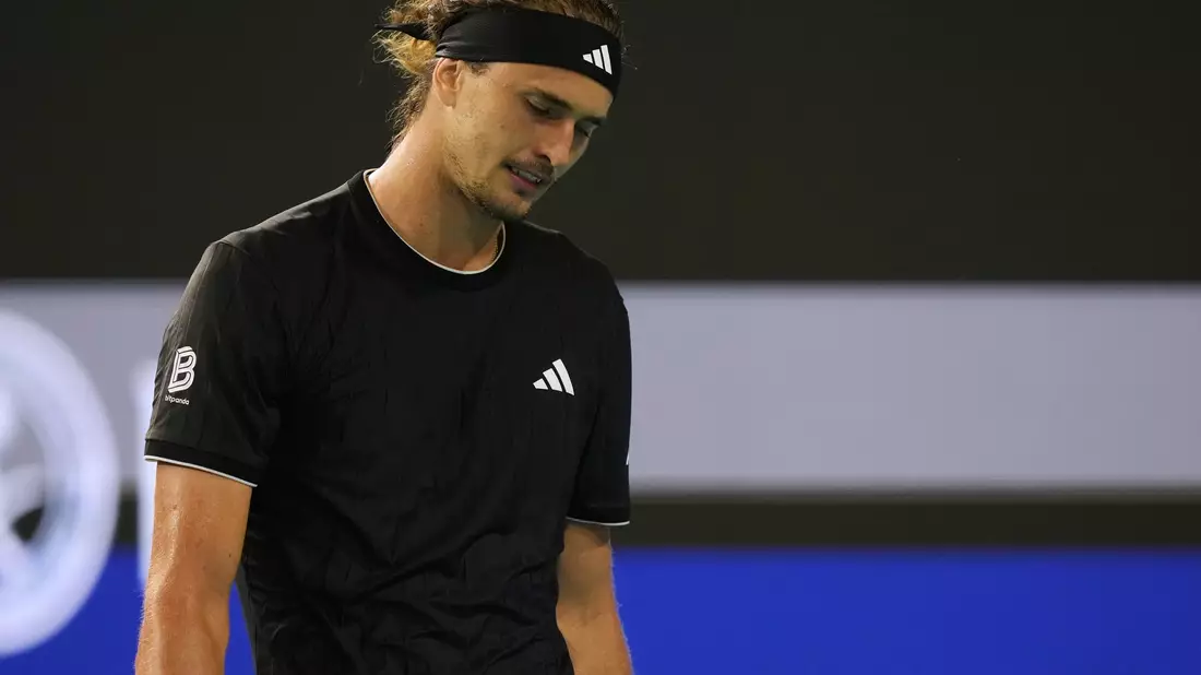 Scheiterte in Miami erneut an Jannik Sinner: Alexander Zverev hat die letzten sieben Duelle mit dem Italiener verloren. - Bild: Marta Lavandier/AP/dpa